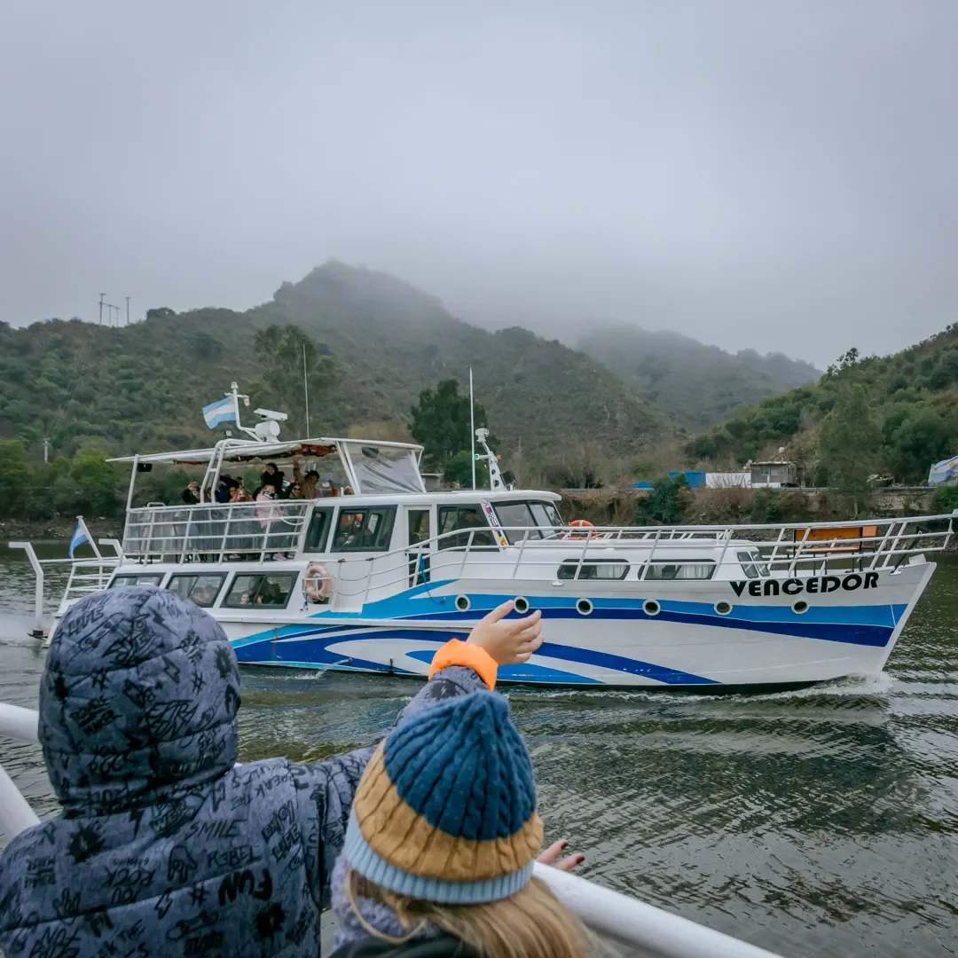 CATAMARAN DEL LAGO SAN ROQUE en Villa Carlos Paz